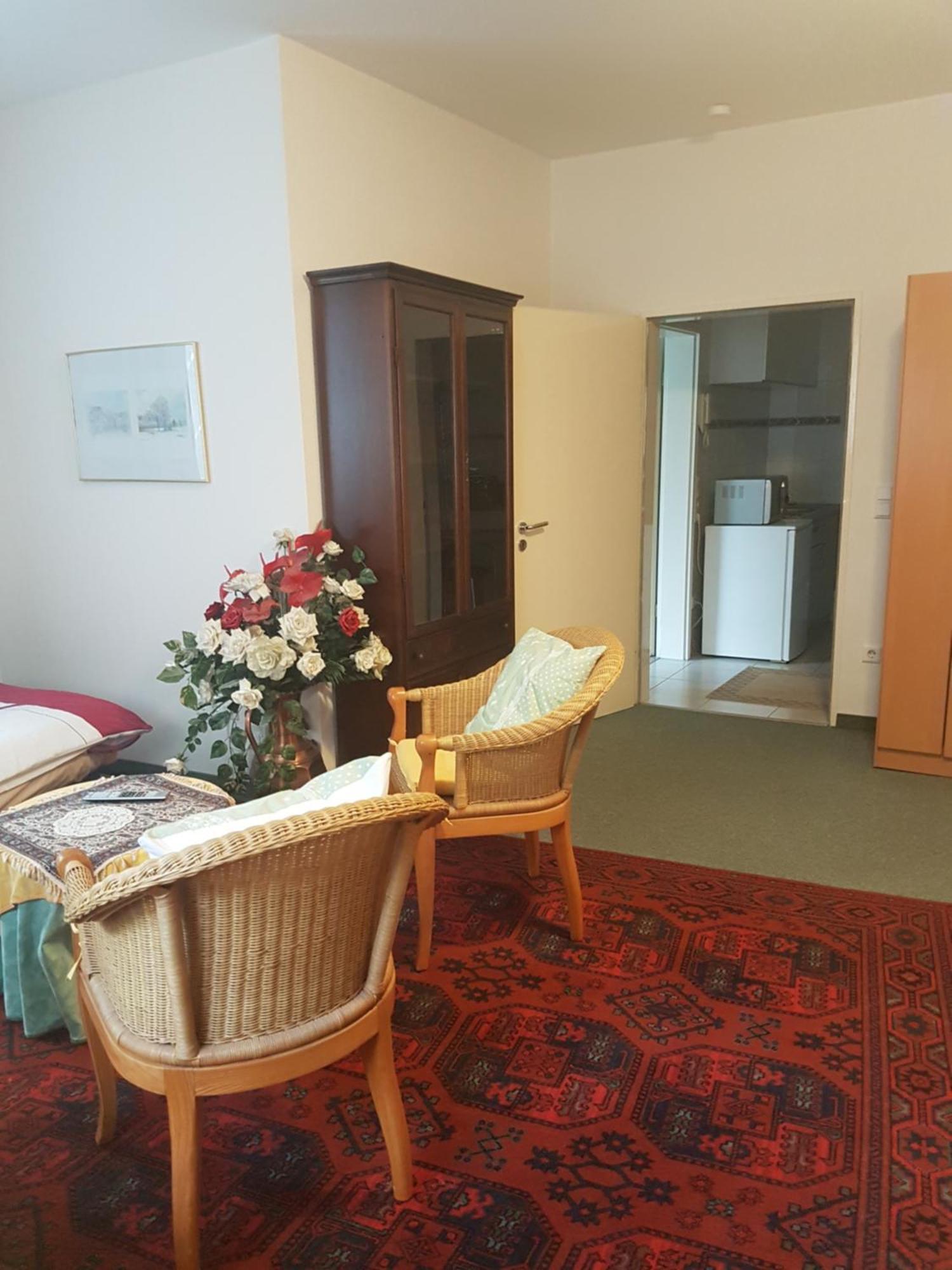 Gaestehaus Krefeld Uerdingen ภายนอก รูปภาพ